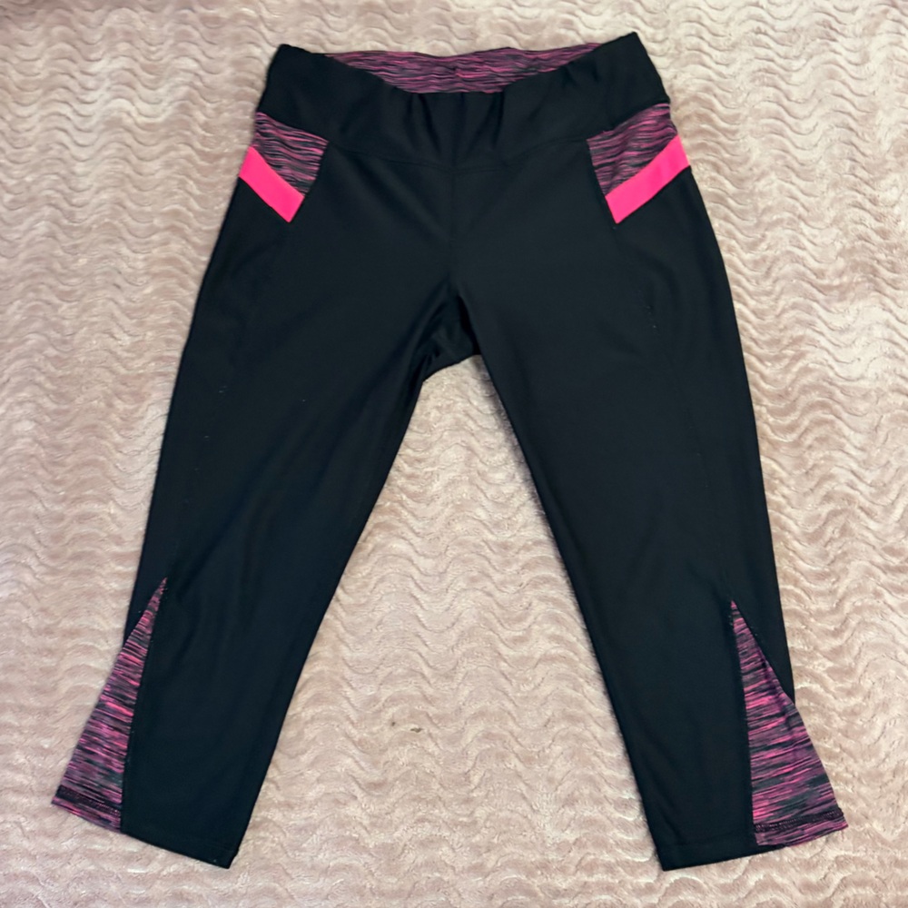 Women's Black and Pink Cropped Leggings